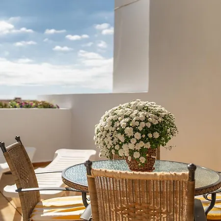Place With A Large Terrace * لوس كريستيانوس